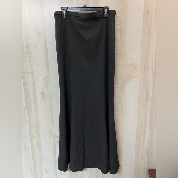 Inherit Black Skirt - NWT - Size 8 - Picture 4 of 5